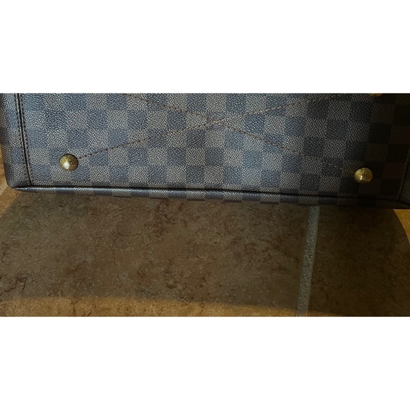 Louie Vuitton - Picture 2 of 6